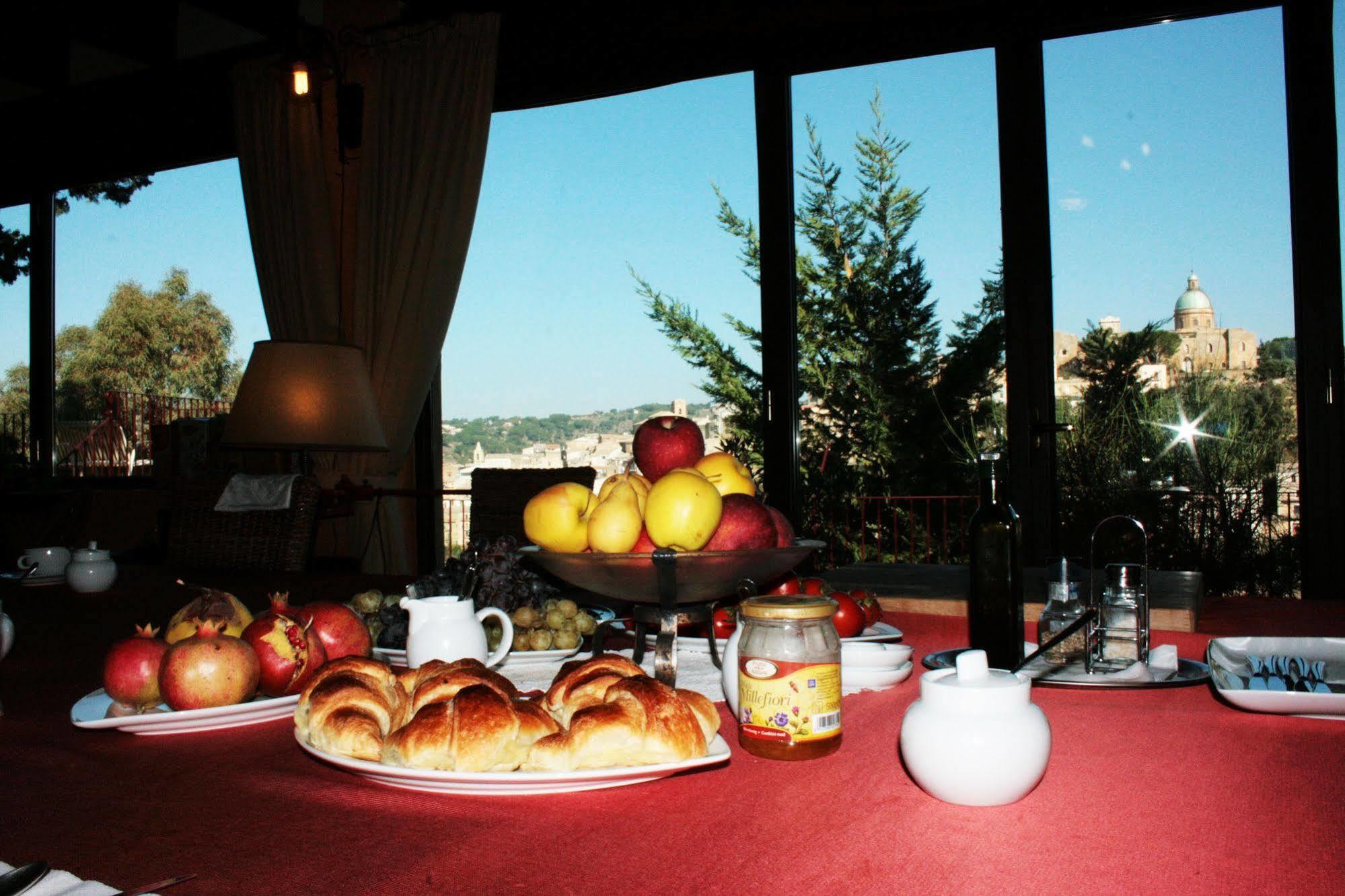Bed and Breakfast La Casa Sulla Collina D'Oro Пьяцца-Армерина Экстерьер фото